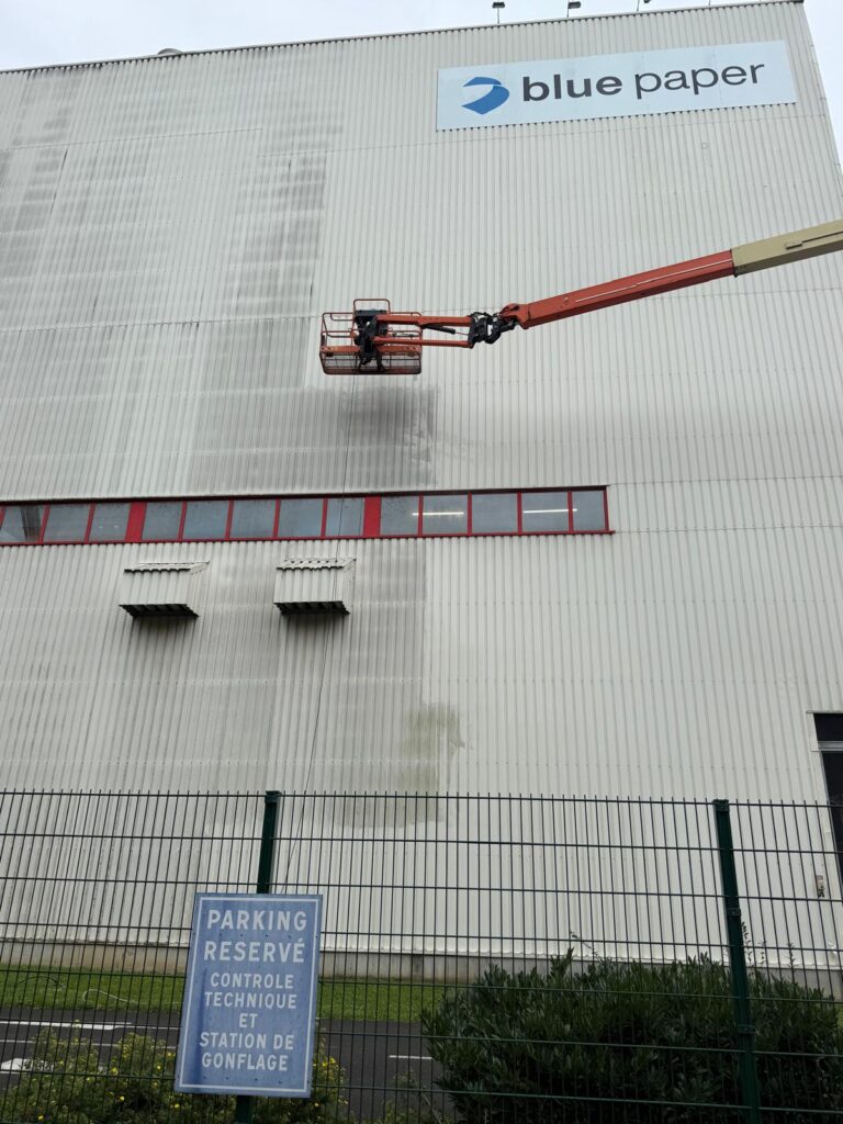 Blue Paper confie le nettoyage de ses façades XXL à APS Propreté