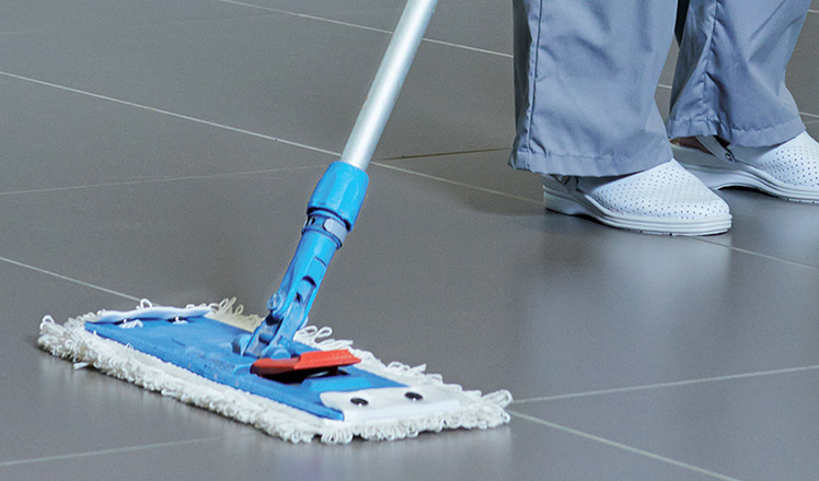 Quels produits et machines pour un nettoyage de sol professionnel efficace